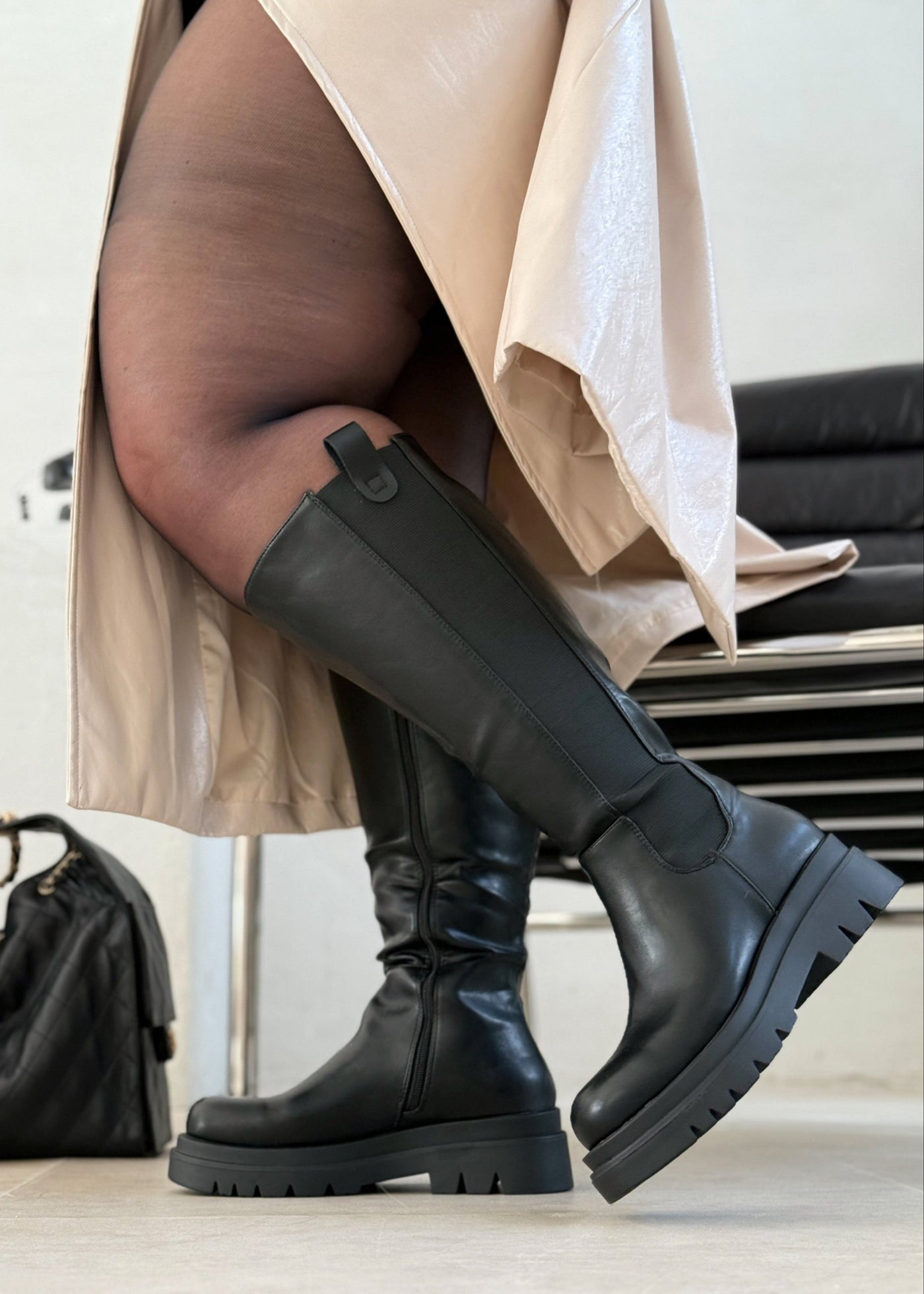 Giulia – Minimalistische Zwarte Hoge Laarzen